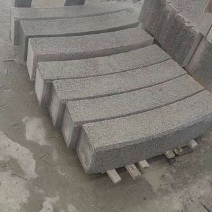 宜春芝麻白弧形路牙石