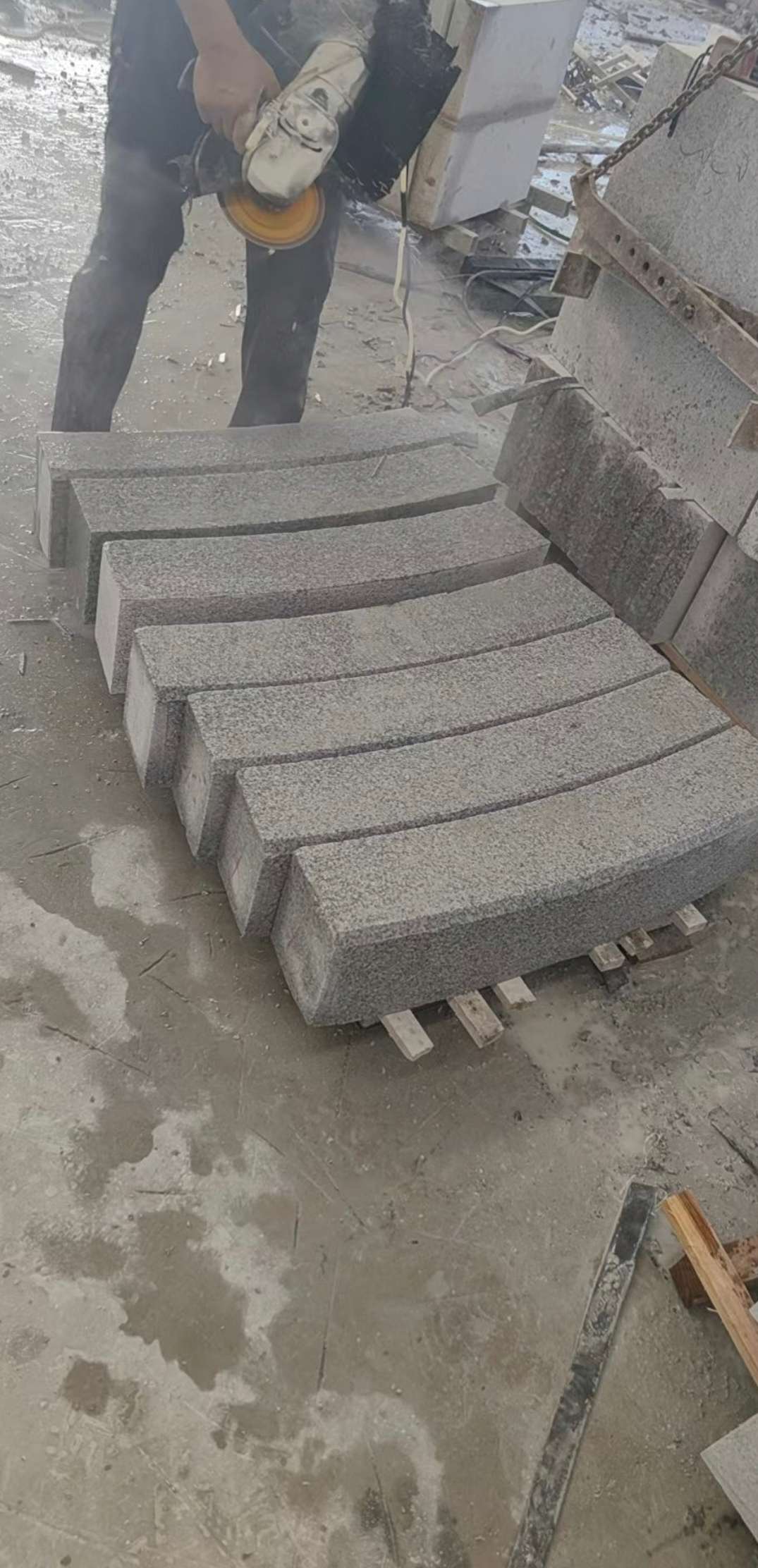 宜春芝麻白弧形路牙石